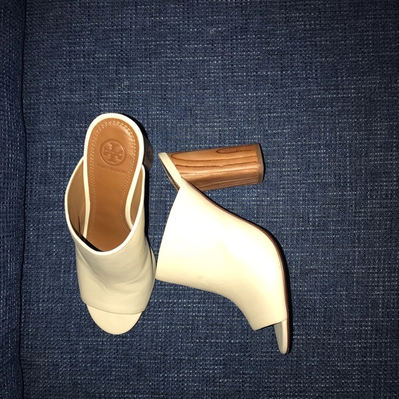 TORY BURCH CREAM MULE HEELS - Picture 4 of 6